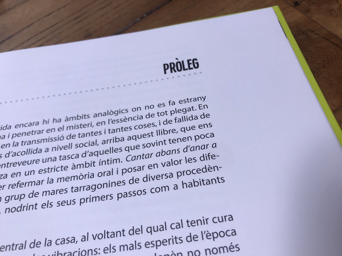eduardboada's tweet photo. 🗣Cantar abans d’anar a dormir és fruit d’un treball que va involucrar moltes persones {moltes ànimes} quan ningú parlava de la #Covid_19 i la nostra vida era més normal. Poder-ne escriure el pròleg ha estat un luxe! Ara ja el podem llegir, guaitar i escoltar! Gràcies #Tarragona! https://t.co/3BeOutXD63