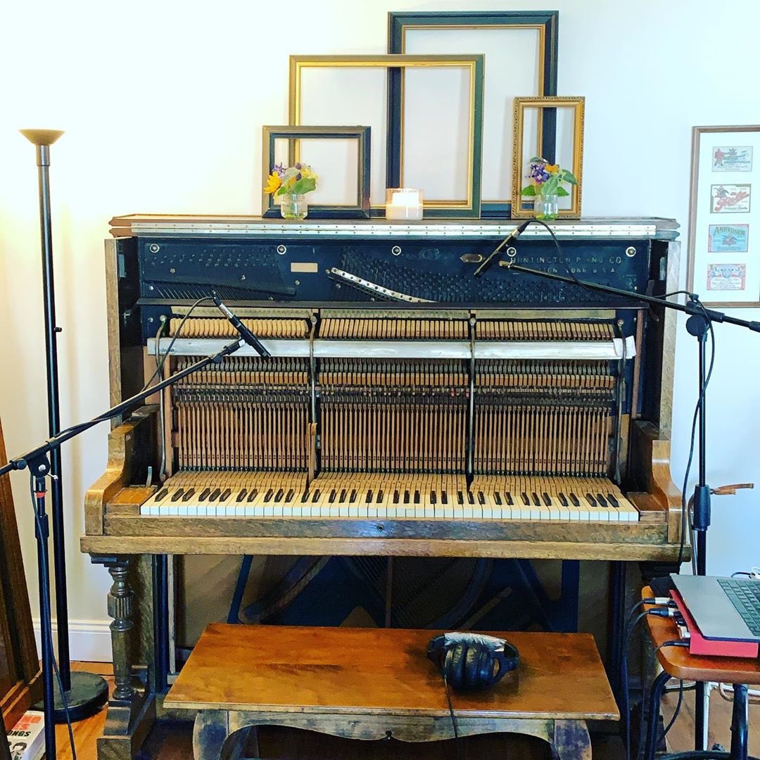 moderna_records's tweet image. Some wonderful fresh finds for our @Spotify playlist 'Piano Shapes'. Give it a listen and let your ears sink into a world of calm. 

🎧 spoti.fi/3cJniEO

New this week: @Goldmund @JoshSemans @martinkohlstedt &amp;amp; more.