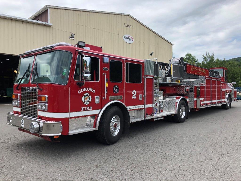 KMEFire's tweet photo. #TillerTuesday
The City of Corona FD recently accepted delivery of this 101' Tractor-Drawn AerialCat. This tiller features duel side view cameras helping the tillerman with visibility while operating in congested areas.
#kmeworksforyou #confidenceateverystep #TDA #tillertime https://t.co/wBcTnM3mIq
