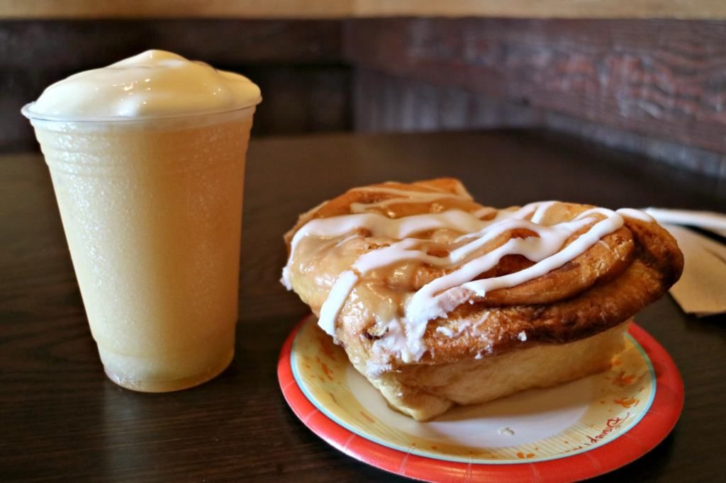 kariss_leigh's tweet image. 15 iconic Disney World foods I can&apos;t wait to order on my next trip buff.ly/2CdifiF #disneyword #disneyparks #waltdisneyworld #disneybloggers #wdw @DisneyBlogRT