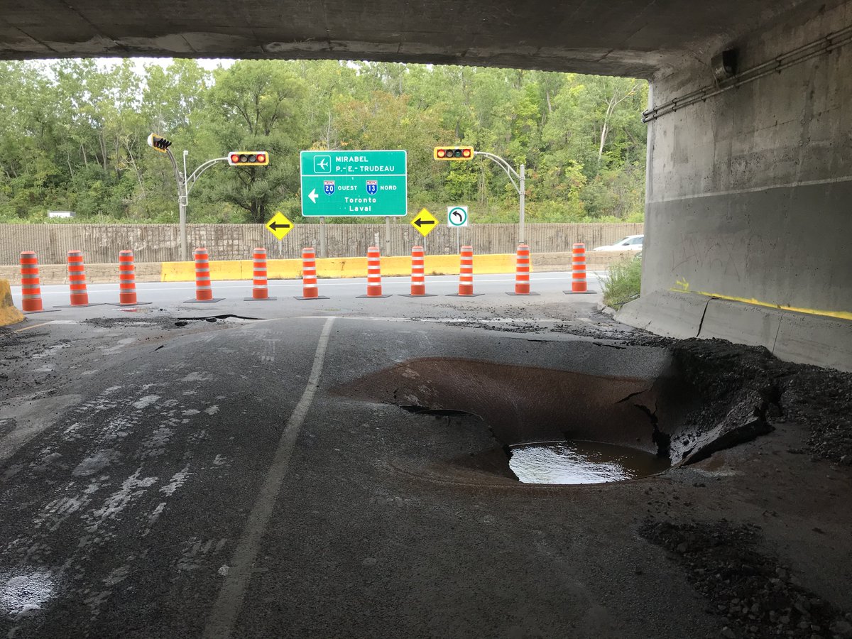 MessagerLachine's tweet image. Bris d'aqueduc majeur sur la 32e Avenue de Lachine.  La conduite qui a cédé est de 30 pouces de diamètre. La zone aurait été inondée pendant une partie de la journée. #Lachine