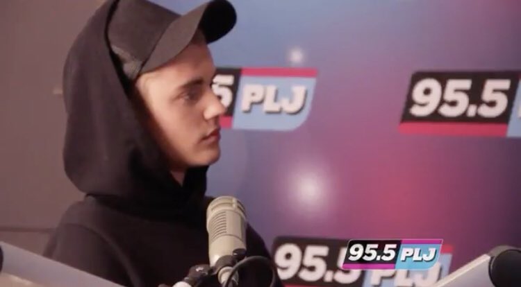 shawntbks's tweet photo. September 15th, 2015 - @justinbieber followed Shawn Mendes after saying he didn’t know him in an interview. https://t.co/Em5UnM2Amw