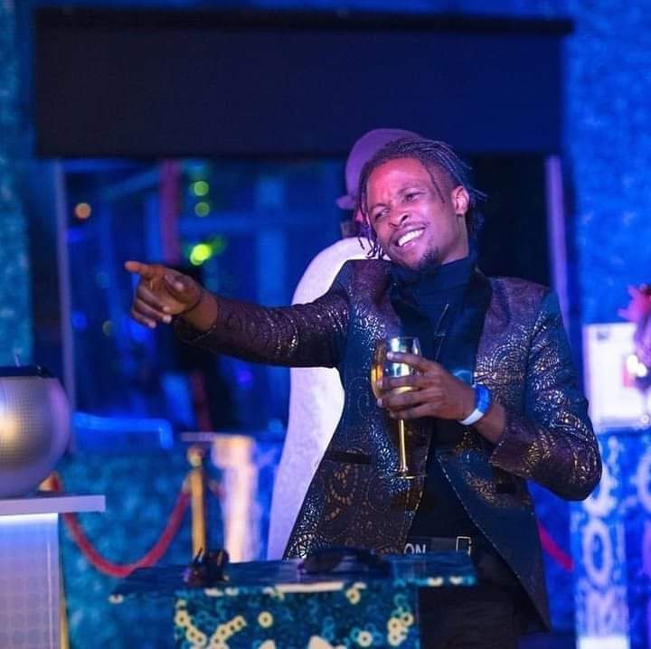 highlandre1's tweet photo. I'm watching Flutterwave Game and I can simply say that only a very sadistic person would not like Laycon.
He's smart, intelligent, talented, team-spirited, ambitious, humble, brilliant and kind-hearted. Laycon the #OneManSquad
Why should I not #VOTELayconToFinal ?
#BBNaija https://t.co/I0xn6nhLU9