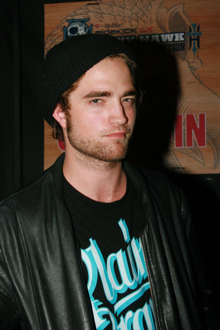 RPAustralia's tweet photo. ๐ธ Flashback:ย ๐๐๐ค๐๐๐ก๐ ๐๐๐๐๐ ๐๐๐ ๐๐๐ช๐ฃ๐๐ ๐๐๐ง๐ฉ๐ฎ 2008
ย
#RobertPattinson #outandabout #galasandevents #TMobile #BeanieRob https://t.co/UxFMbDE5e6
