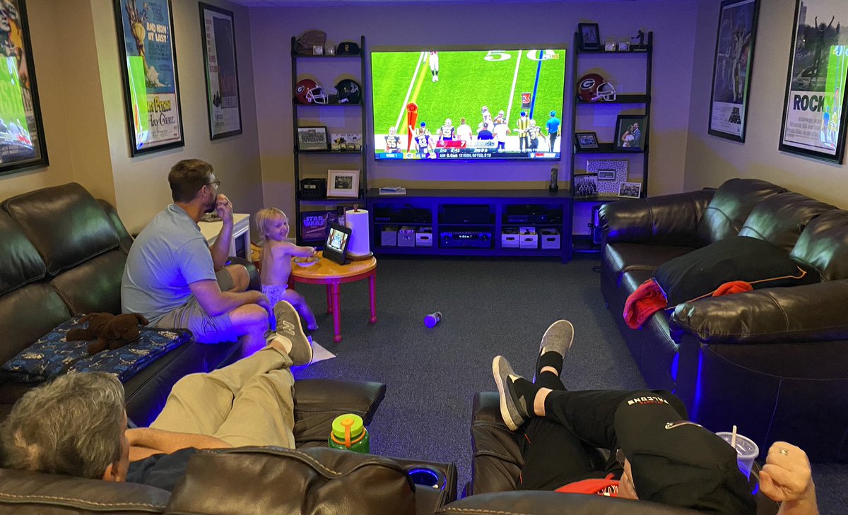 MrsFun4Life's tweet image. All my boys watching football again at our house.... didn’t think it would happen this year! 🙌🏼 #nfl