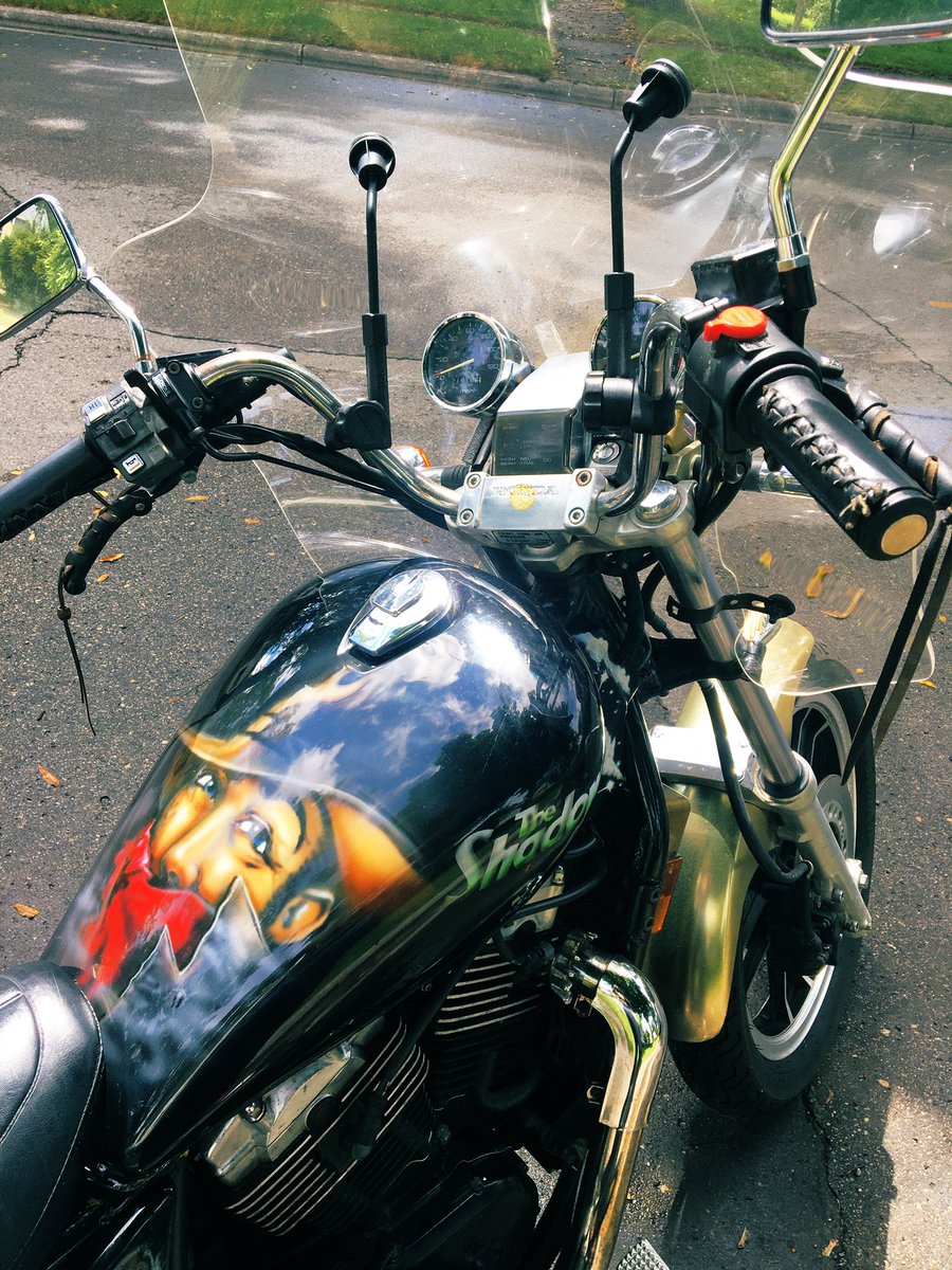 TrioPharaoh's tweet photo. #SundayStuntin fresh paint on the gas tank 🏍 https://t.co/B7VlXt1HDN