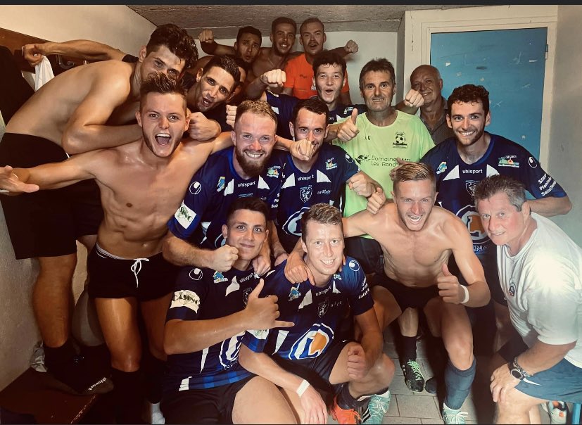 ASSAFAUBENAS's tweet photo. #SENIORS 1 💙🤍
📸 LA PHOTO DU SUCCÈS DU JOUR, LA
PREMIÈRE DE LA SAISON 🔥🔥

⚔️ 2ème tour Coupe de France 🏆🇫🇷
USPHC Hautes Cevennes Football 🆚 ASSAF 
Score final ➡️ 2 - 2 (victoire 5-4 aux TAB)
👉 nos buteurs:
- Quent Granier
- Matteo Benistant

Allez l'ASSAF, vaaamooos 👊💙🤍 https://t.co/iF44m50j1D