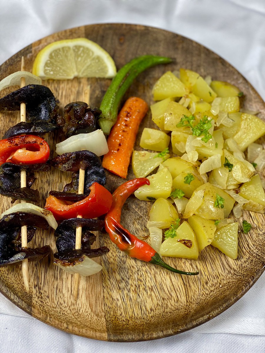 Escargots et pommes de terre grillés au beurre et à l’ail/ Snails and potatoes grilled with butter and garlic. Bonne nuit 😘