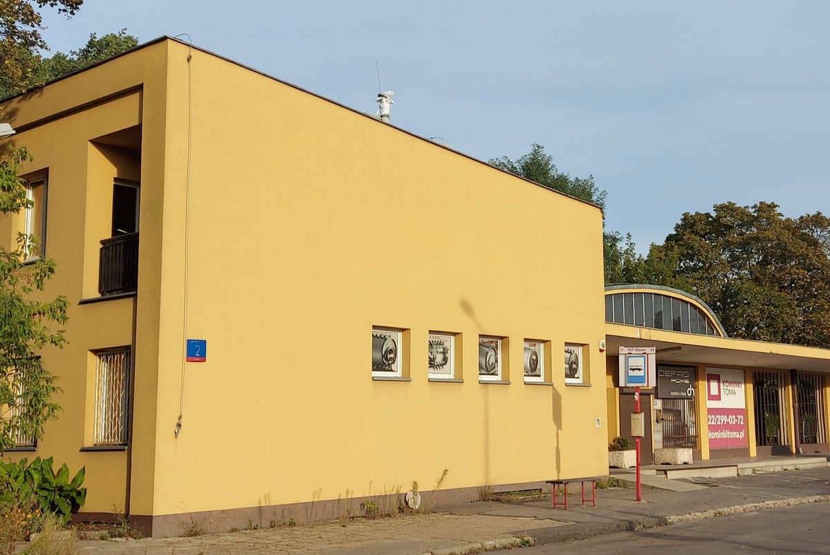 WarszawskiBlog's tweet photo. Przejście do innego wymiaru? Nie, to tylko stacja PKP Warszawa Wawer🚂 Gate to another dimension? No, it's only Warsaw Wawer train station🚂 #innywymiar #pkp #pkpwawer #wawer #backtoprl #creepy #tunel #graffiti #kolej #Warszawa #anotherdimension #tunnel #railway #Warsaw https://t.co/VPkEqMuAVL