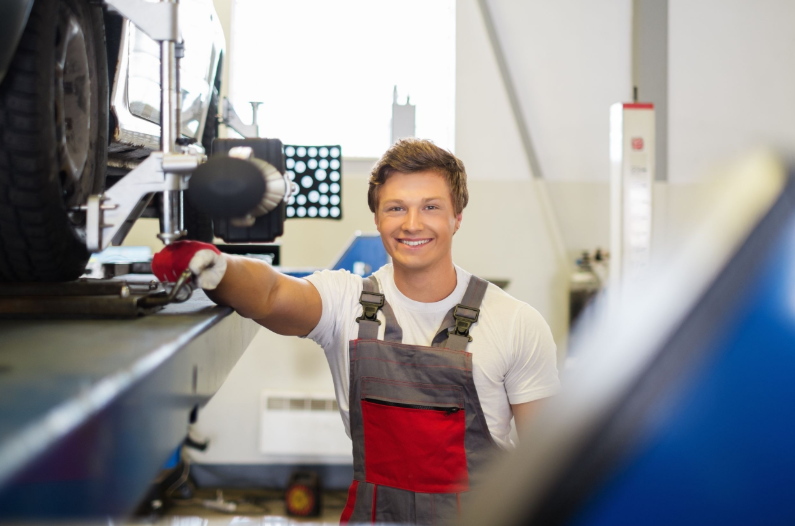 Staying home? We'll come to you! Keep your vehicle running properly so it's there when you need it! Schedule now: bit.ly/2DMoXwY