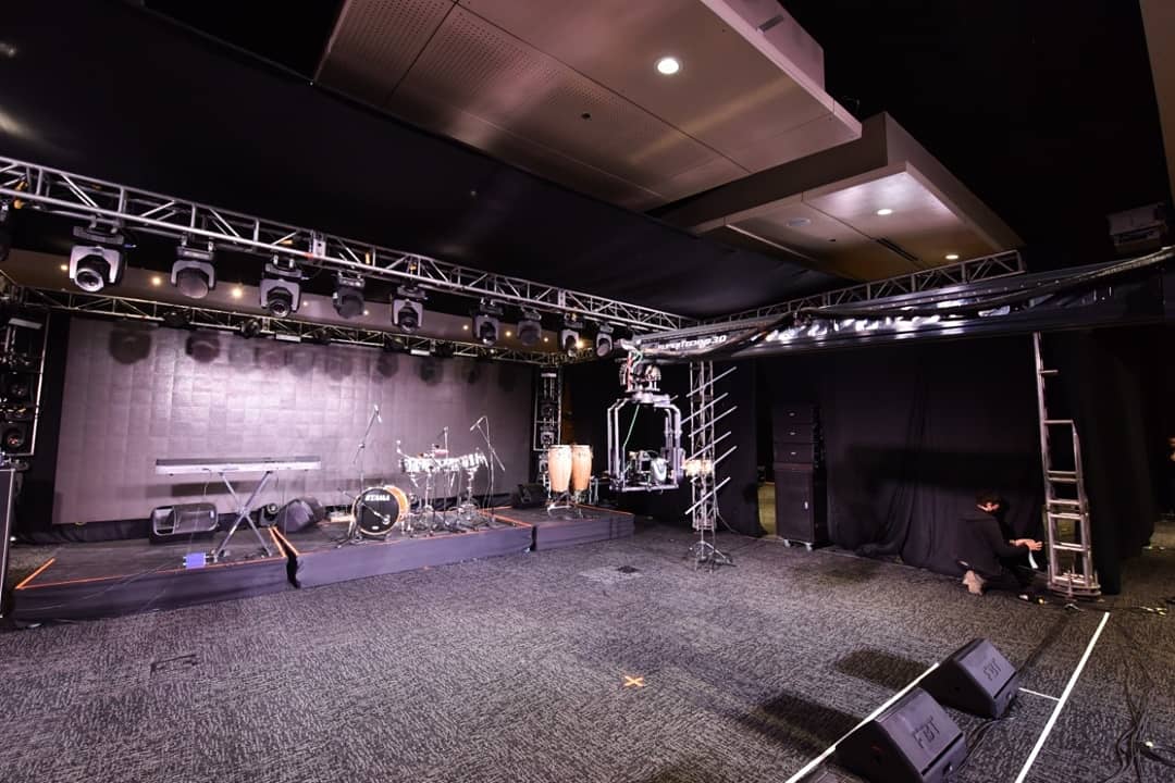 BOmm_Bogota's tweet photo. Sabemos que te gusta el contenido de calidad 😉 por eso este año traemos presentaciones de 19 de los mejores artistas y bandas del país 🔥 Muy pendientes de nuestros #BOmmShowcase y de toda nuestra programación.
#BOmm2020 https://t.co/IfD4ErAn5I