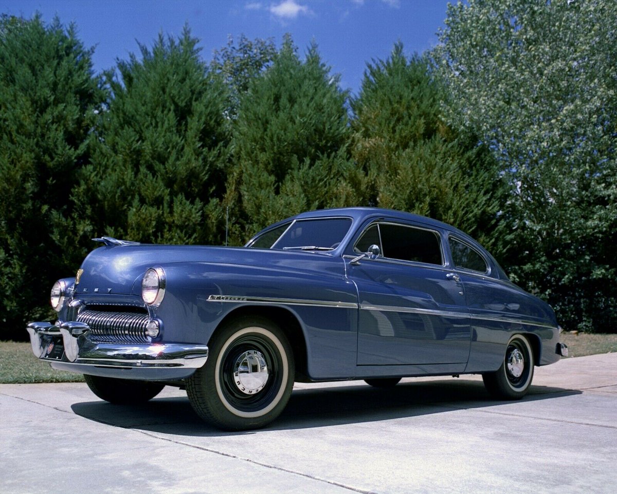 Mercomatic's tweet photo. 1949 #Mercury 2-Dr Coupe; 255 cid #Flathead V-8, 2 bbl, 110 hp; 3-speed manual; Bob #Gregorie was the main design architect in this era, leaving behind running boards and pontoon fenders and entering a period of integrated front fenders flowing gracefully into buxom slab sides. https://t.co/EhLlihasyn