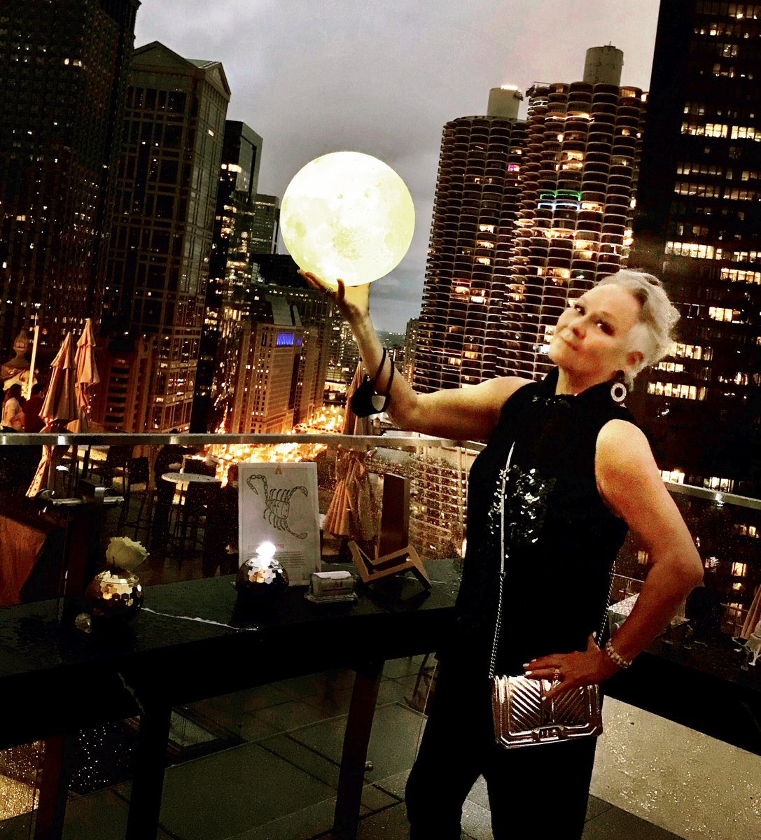 CandidCandace's tweet photo. .@AdlerPlanet #CelestialBall Watch Party at @LHChicago . Thank you #SugarandSpice! https://t.co/b4mKnihmFa