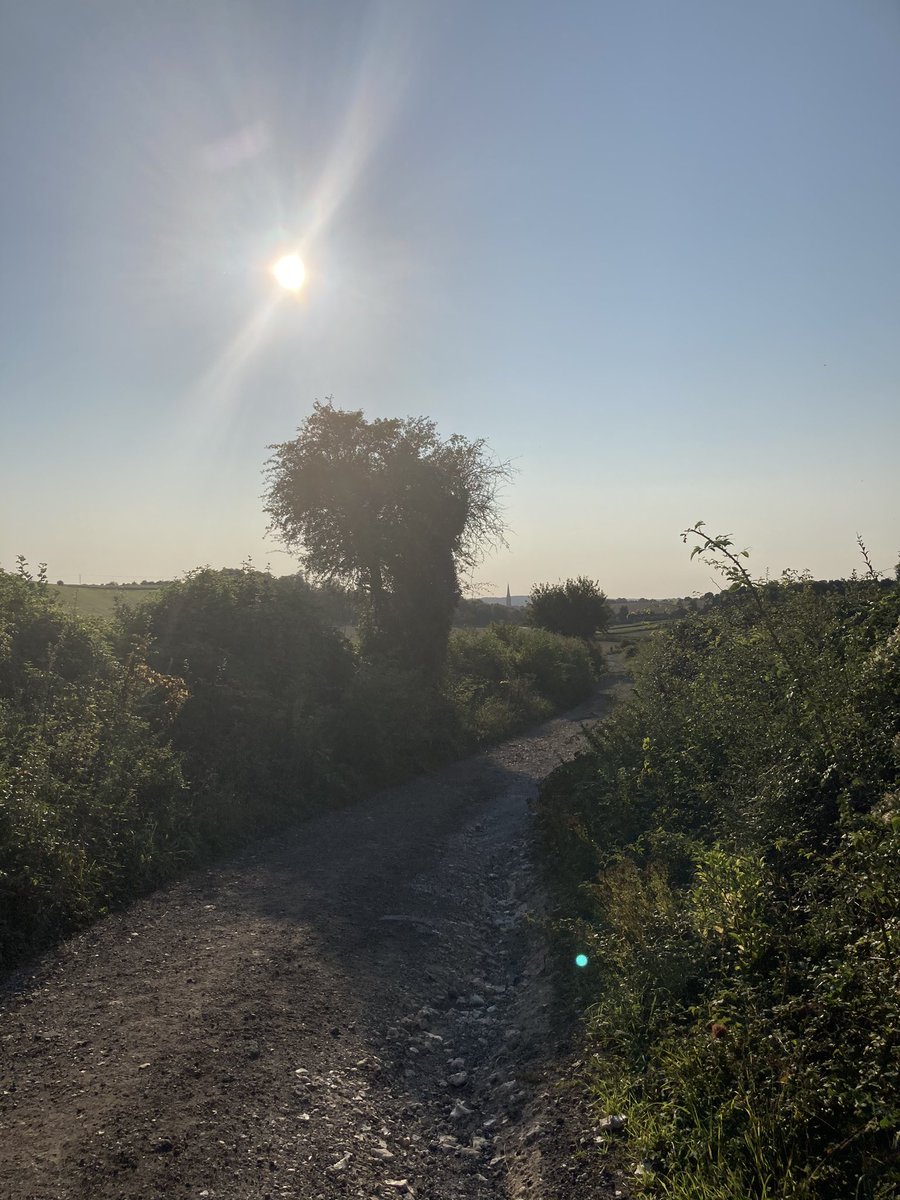BecksGoGlobal's tweet photo. What’s the coming over the hill? https://t.co/nqKjpCcnZb
