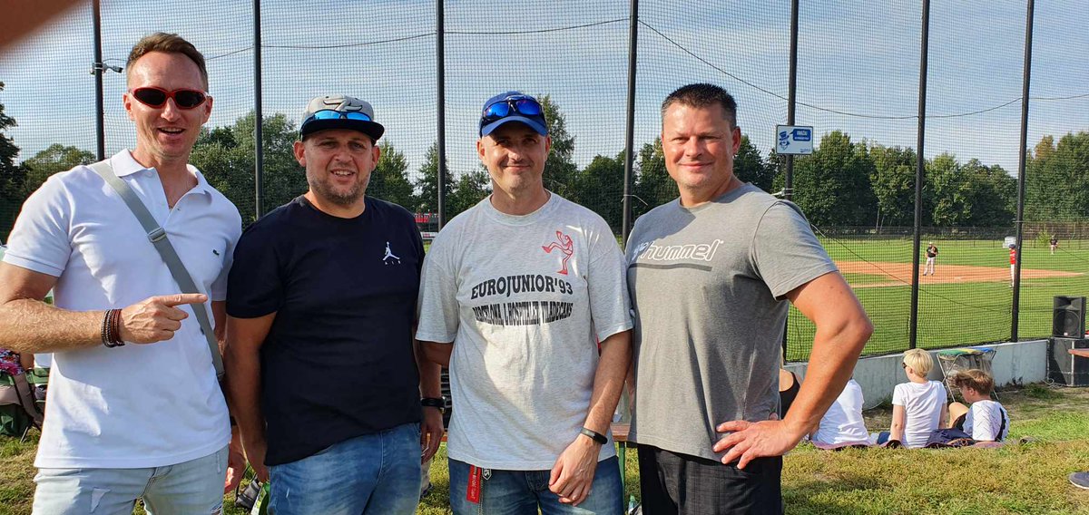 KSB_Wroclaw's tweet photo. Krzysztof Kubiak, Marcin Smakowski, Krzysztof Cybulski i Slawek Jozwiak. To byla kiedys polowa skladu AZS AWF Wroclaw. Wszyscy urodzeni w Kutnie https://t.co/yIHOOvyXGk