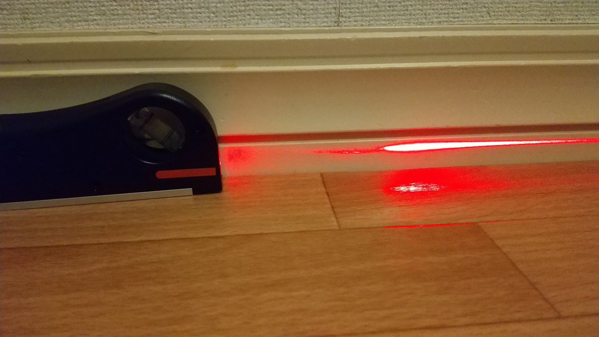 レーザー水平器