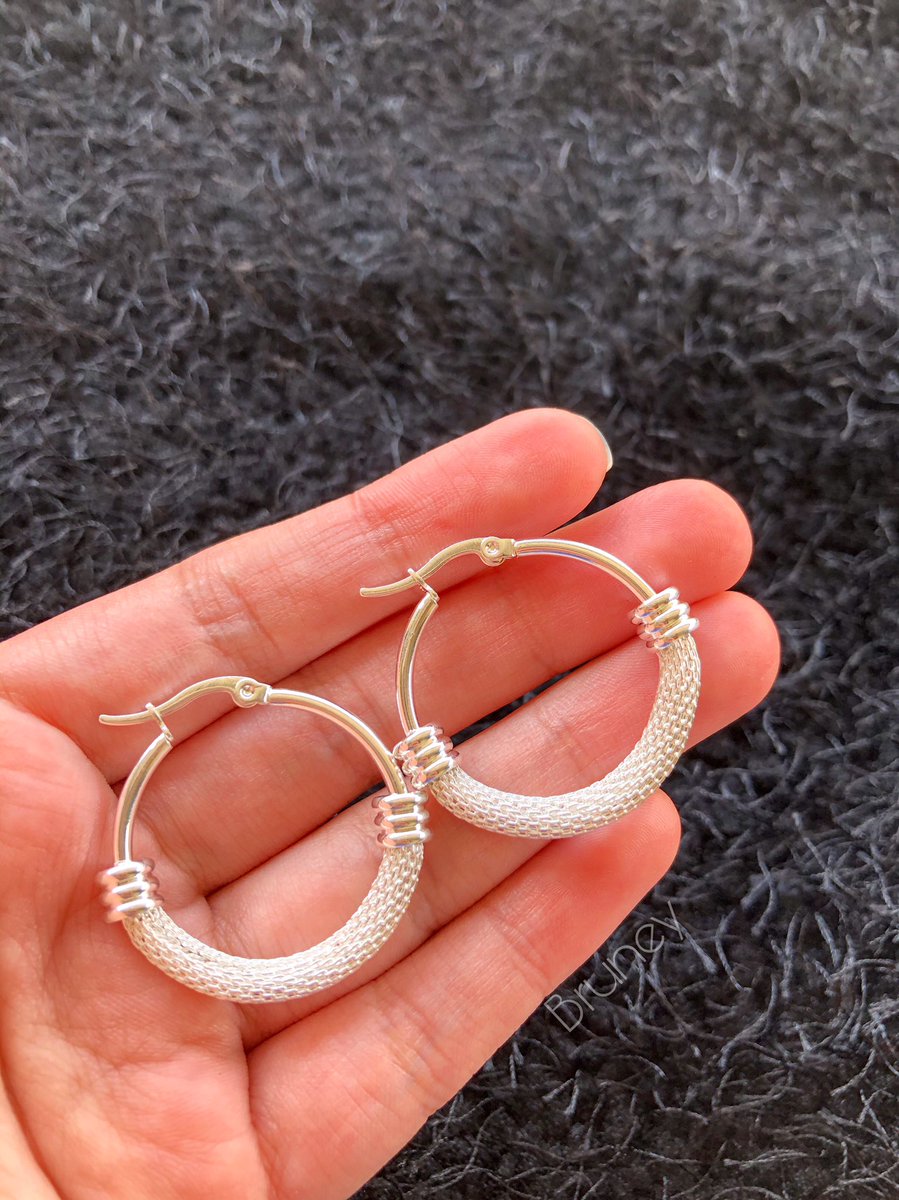 _PauIturbe's tweet photo. Hola! Estoy vendiendo accesorios de acero, acero blanco y plata 925. También tengo ig: @bruney_accesorios . Si pueden difundir se los agradecería muchísimo 🥺❤️ https://t.co/qFSMZEHv5Y