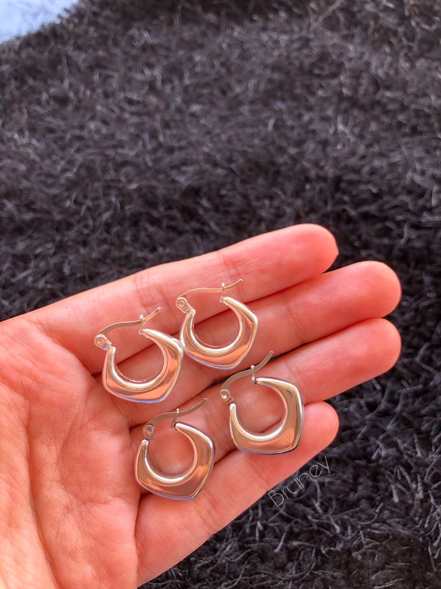 _PauIturbe's tweet photo. Hola! Estoy vendiendo accesorios de acero, acero blanco y plata 925. También tengo ig: @bruney_accesorios . Si pueden difundir se los agradecería muchísimo 🥺❤️ https://t.co/qFSMZEHv5Y