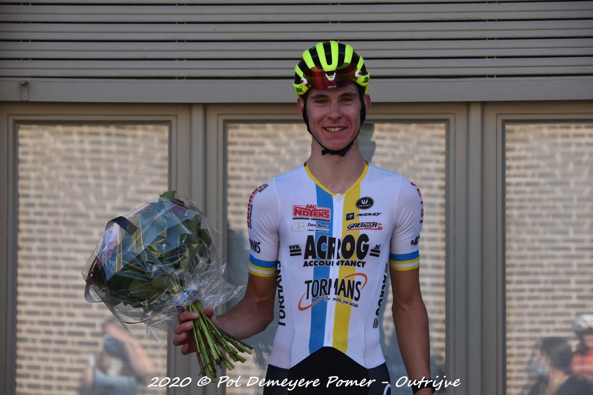 Pomerr's tweet image. Bij de junioren in Outrijve wint Debruyne Ramses de sprint voor Teerlinck Alexande en Pollefliet Gianluc.
