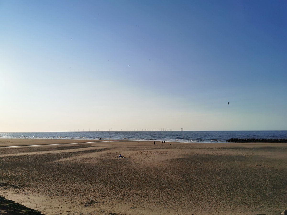 Hopewellcj's tweet photo. What a gorgeous evening. The Wirral Peninsula is the gift that keeps on giving.
Lovely mid September weather.
#wirral #wallasey #newbrighton #marinepoint #wirralviews #igerswirral #igersmerseyside #igersmersey #huawei #huaweip30#huaweiphoto #huaweicamera https://t.co/6JJ6ONslnt