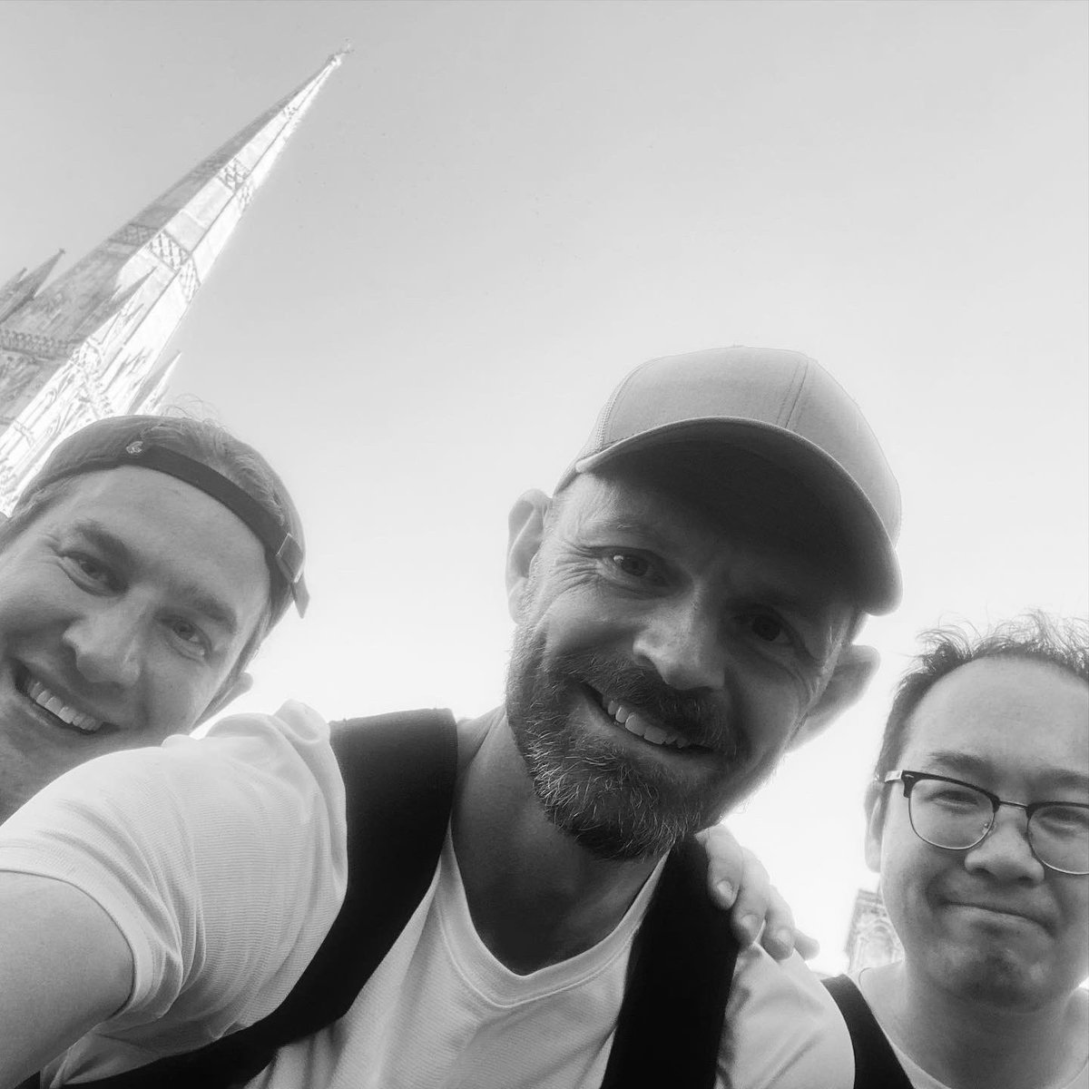 BecksGoGlobal's tweet photo. Cathedral to cathedral. 26 miles. Great day in aid of Naomi House and Jacks Place https://t.co/N9EZYLS6VM https://t.co/l2zfReKj5v