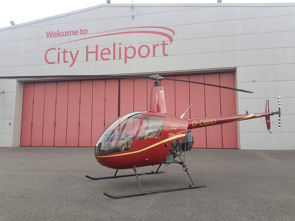 HelicentreUK's tweet image. Days don't get much better than today ☀️😎🚁 @city_airport #robinsonr22 #flying #flyinglessons #sunshine #helicharter #jetcharter info@helicentre.com
