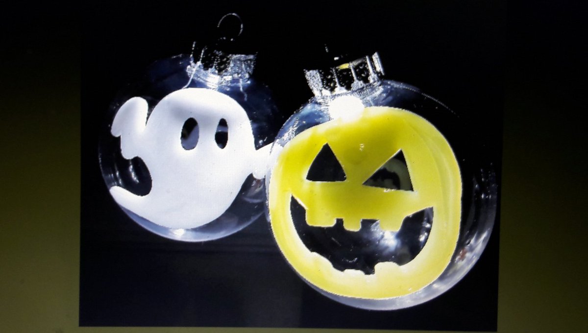 individuallight's tweet photo. @TheoPaphitis #SBS @jlandpartners 2019
#PaintedBee Christmas Baubles
#illuminated
@qualitystreet #wrapperart
#HalloweenLights
@LFC #footballlights
#SBS https://t.co/n2itl0KsWc