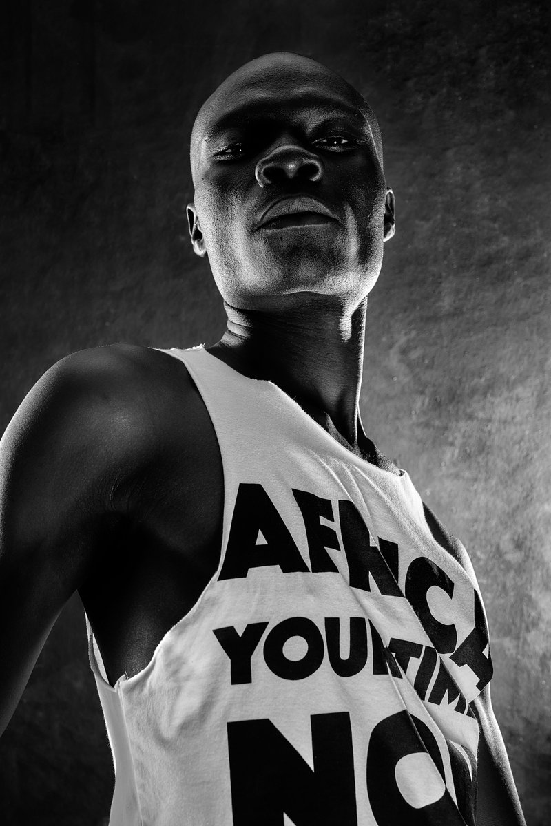 KibidoLucky's tweet photo. Looking like a superhero.
#Portrait #Ontsundu #BodyOfAModel
#Creative #Model #BrandAmbassador
#GhettoModel #LightToDark #Lampost https://t.co/4hgv5LoGw7