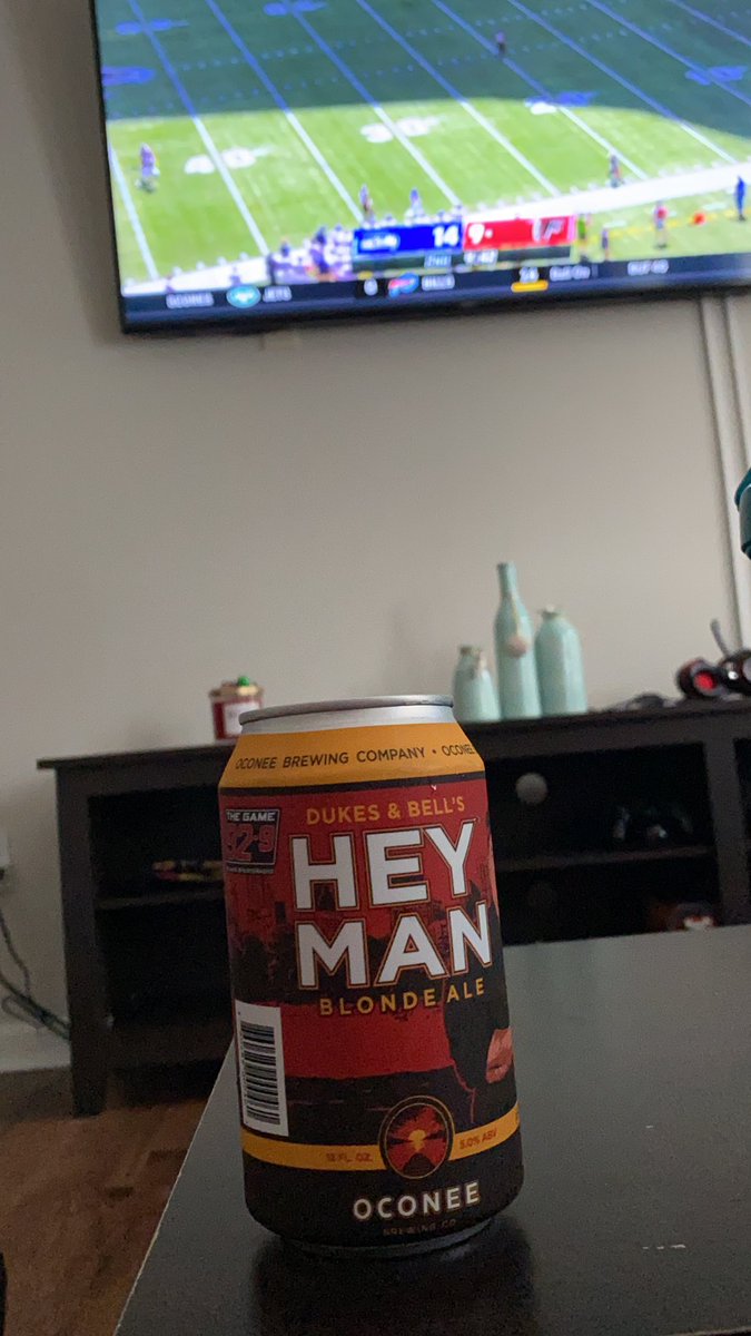 JaneE_Case's tweet photo. Finally got my hands on some #heymanale for #ATLvsSEA #gofalcons @putemupcdukes @MikeBellATL @oconeebrewingco https://t.co/3vnpqpVyg1