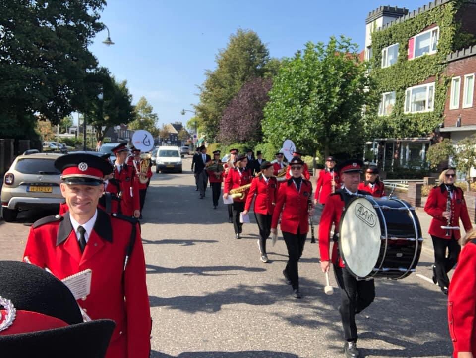 We kijken terug op een (letterlijk) hartverwarmende serenadedag: eindelijk weer samen de straat op! 🎶🎵
