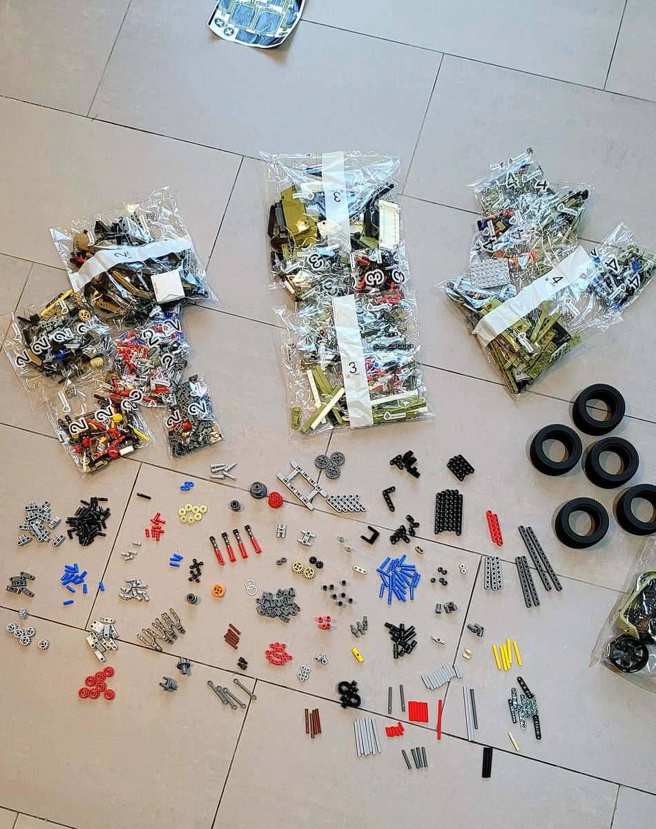So, I've always wanted an off road car and I settled on the Land Rover Defender, a 2,500 piece Lego set to be precise.