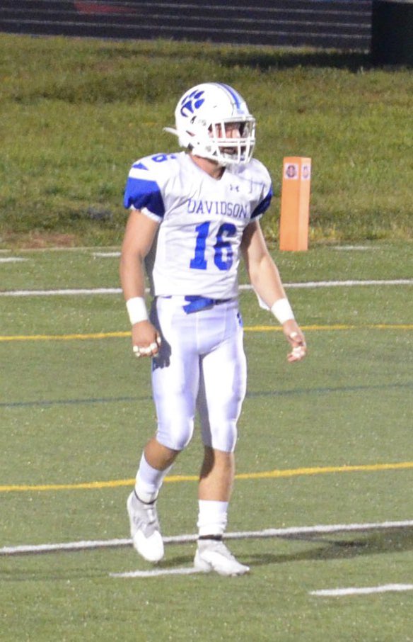 DavidsonTDClub's tweet photo. 🏈SENIOR SPOTLIGHT🏈

Kyle Pepera #1️⃣6️⃣

🔵has an artistic side
⚪️loves fishing
🔵fav food: potatoes

Fav HD football memory: Coach Snyder running out to practice in full football gear! 

@hdvfootball @Coach_Scally @HD_Wildcats @DavidsonHS https://t.co/Otk6oCr24o