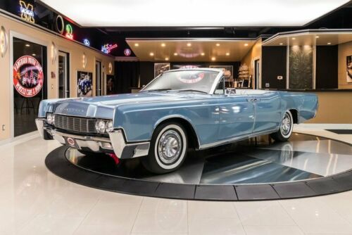 Mercomatic's tweet photo. 1967 #Lincoln #Continental 4-Dr #Convertible; 462 cid, 4 bbl, 340 hp; Minor cosmetic styling changes. The list of optional equipment was fairly lengthy for a car of this calibre. Leather trim, remote trunk release and glass rear window were standard on the convertible. https://t.co/fGAlLT1goS