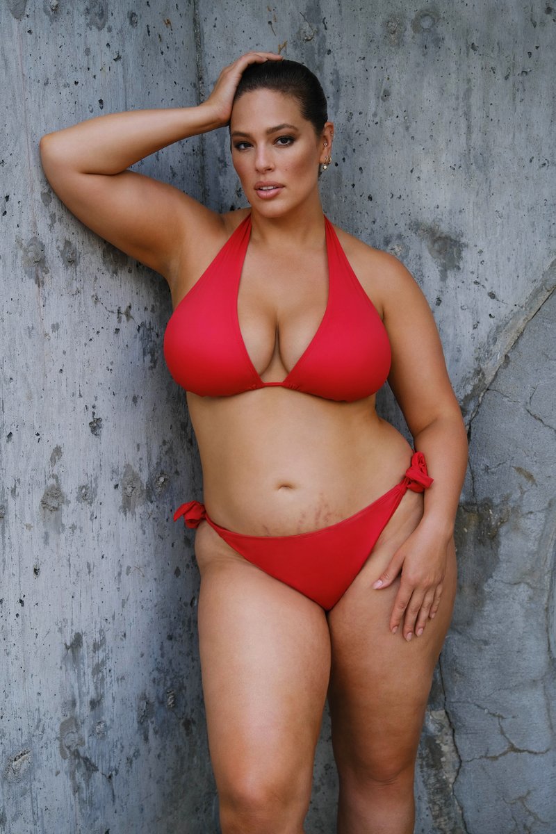 ModsOfDiversity's tweet photo. 'This is my new mom bod': Ashley Graham stuns in new photo shoot https://t.co/C1v3AZMiQb
