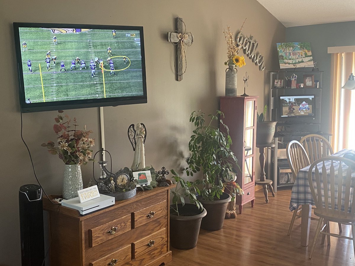 bpquandt's tweet photo. Vikings and Twins? No problem. https://t.co/HjbeHeqi2f