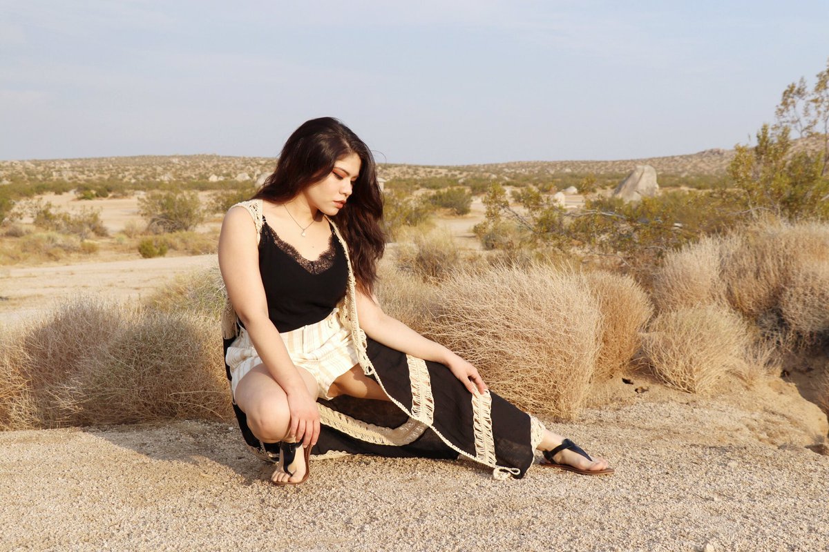 JessiMaiJ's tweet image. 🌵 I want to go outside again.  How does one go places in California without a car and bad anxiety when it comes to driving a car? 🌵 #stuck #pedestrian 
Photography by @shortyk08 
. . .
#calisun #desertlife #highdesert #summerfashion #forever21 #foreveryoung