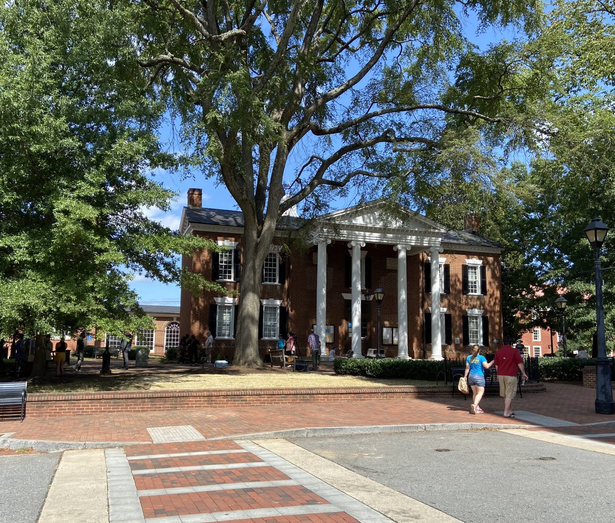 it’s remarkable how different the courthouse looks today  https://twitter.com/socialistdogmom/status/1304718258323558402