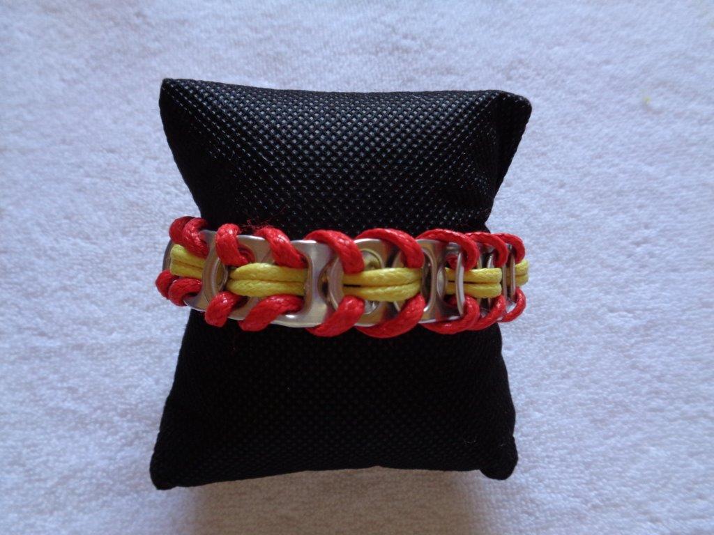 SpEncarguitos's tweet photo. Seguimos con los tan imprescindibles complementos#reciclaje #anillasdelata #pulseras https://t.co/jDJY6LKVew