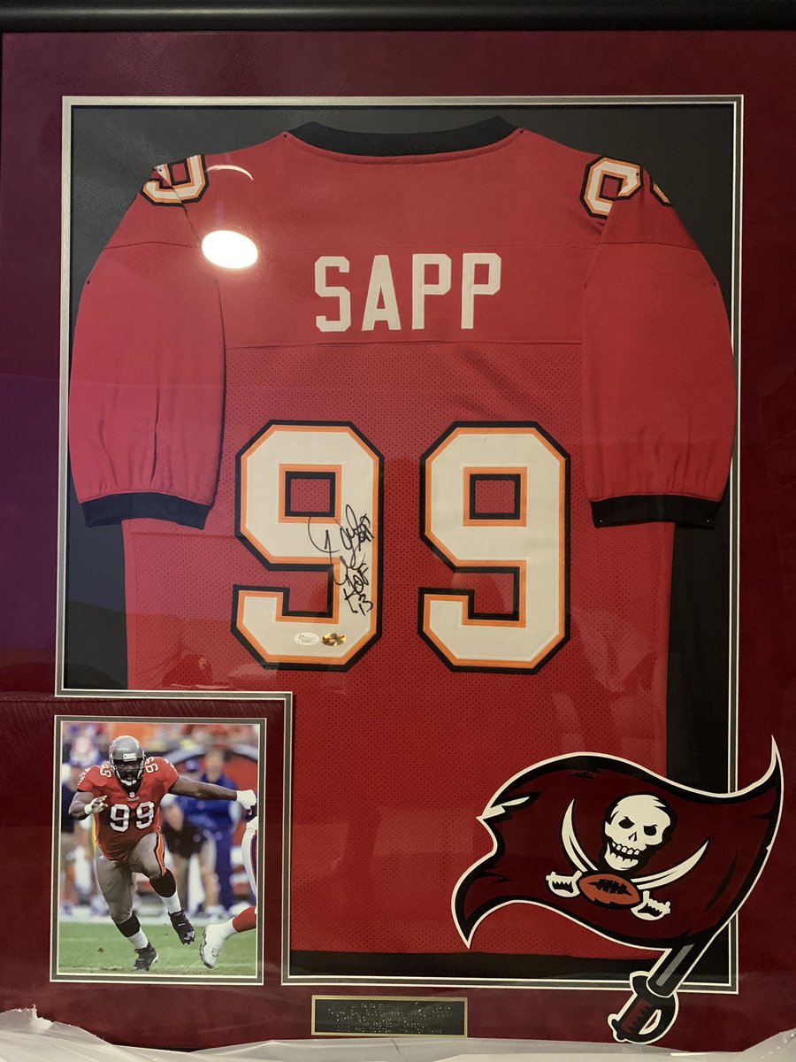 VSquad02's tweet photo. @WarrenSapp @WarrenSapp Yo @WarrenSapp Would you sign this picture of this jersey frame? It’s a gift for my mother! Huge Sapp fan! #HOF2013 https://t.co/swMdHZbCRp