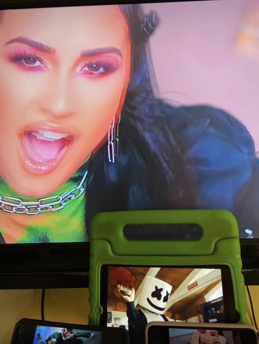 Demi_Venezuela's tweet photo. @itsDemiFantasia #OkNotToBeOkStreamingParty https://t.co/cSk6p0YC9o