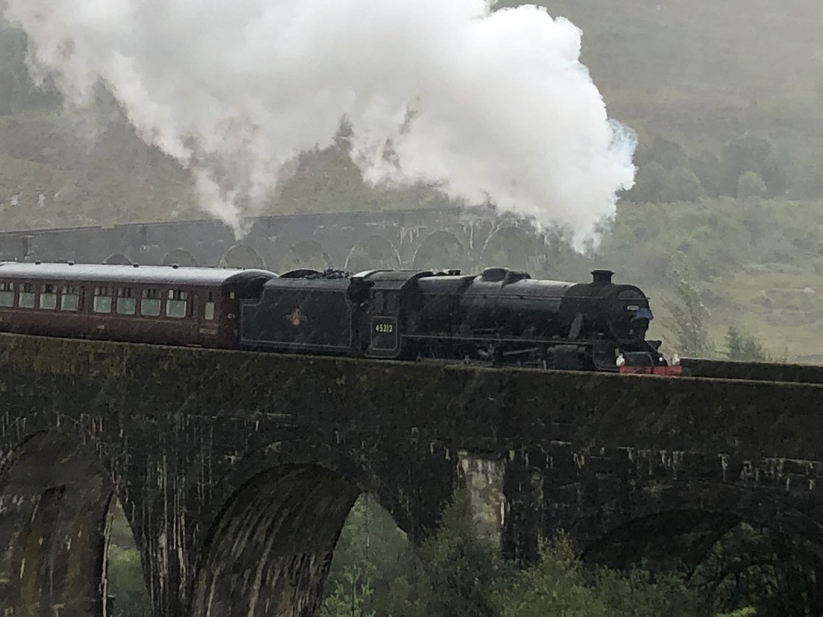 ludavin87's tweet photo. @Elder_Sankey Macey has been celebrating her star of the week in style watching the Hogwarts Express 😍 #HarryPotter https://t.co/LgcdKsNcX6