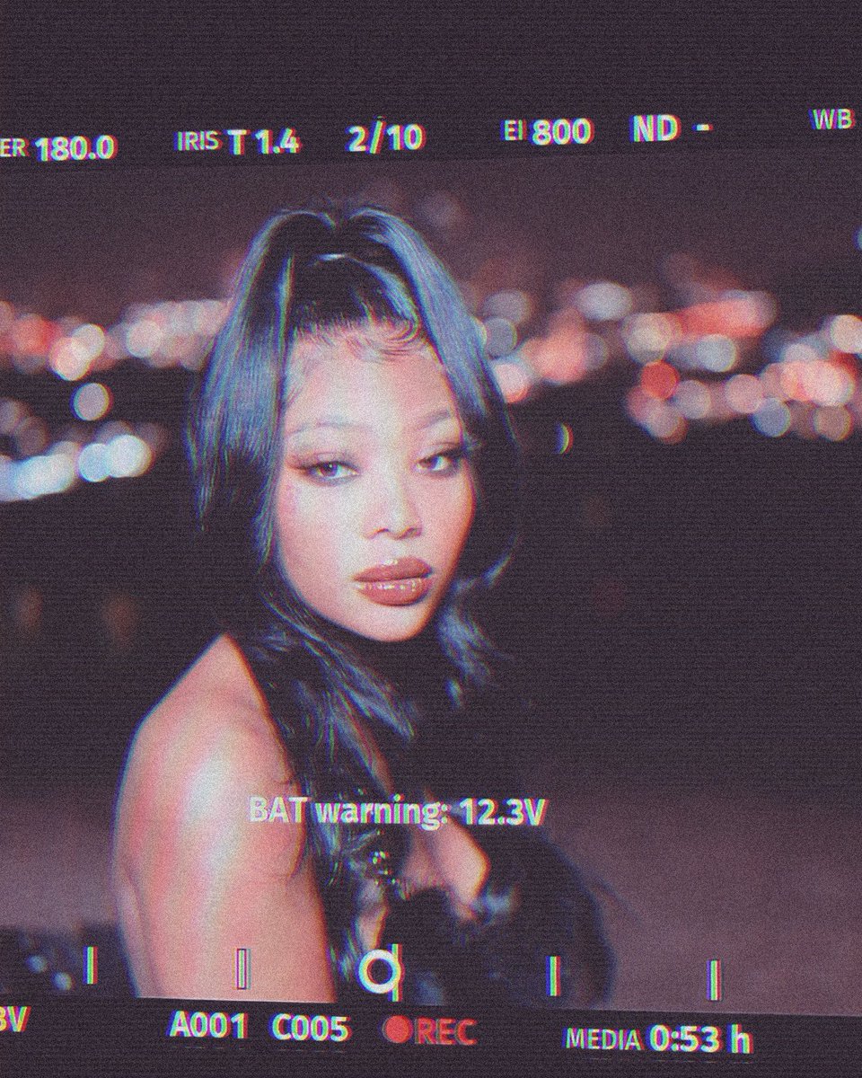 summerwalkdaily's tweet photo. I would happily die in this aesthetic I’m wEAK 😍😍 #summerwalker https://t.co/iZpFp85w1p