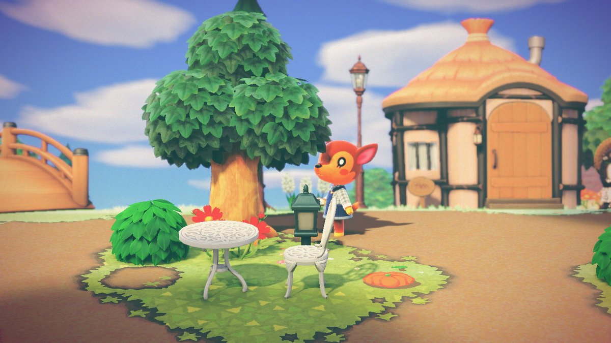 alyplyAC's tweet photo. Fauna in overalls >>>> https://t.co/IDkMhfD6vU