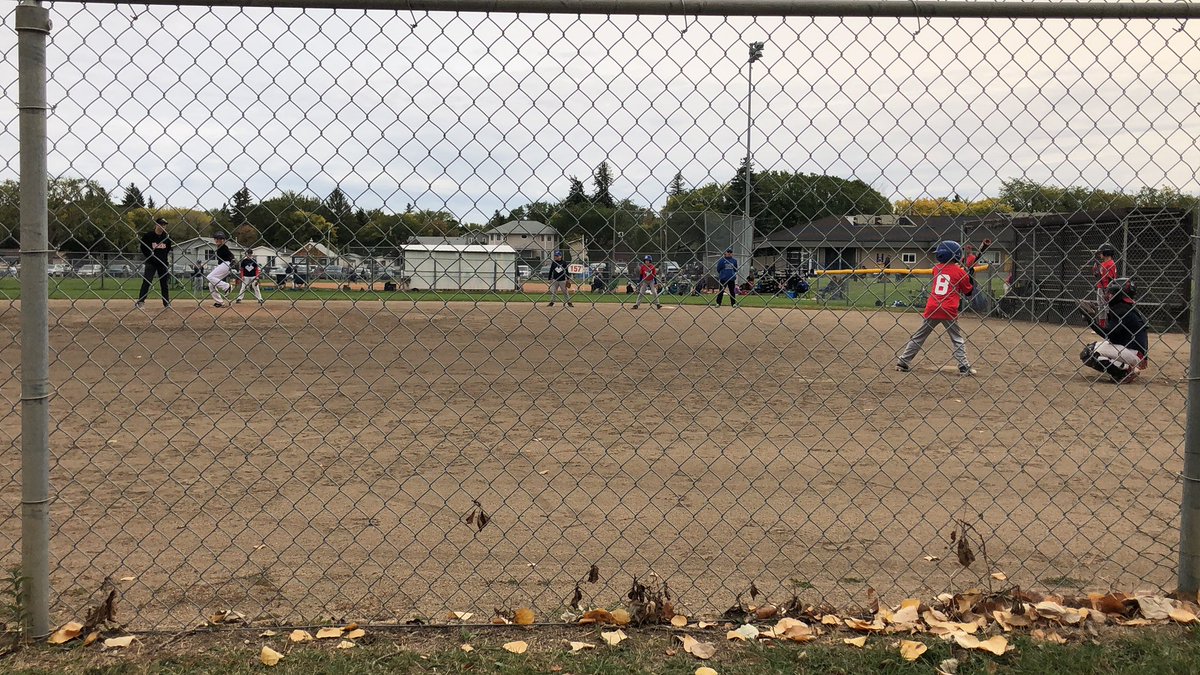 heather_heapy's tweet photo. Beautiful Fall day #playball #goringers https://t.co/3hlQYzJt19