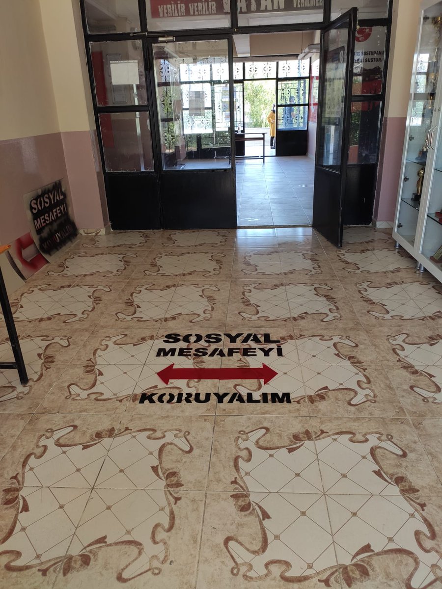 Canerie45229491's tweet photo. Tuzluca 100. Yıl Anadolu Lisesi okulum temiz kampanyası kapsamında üzerine düşeni yapıyor! #okulumtemiz #ziyaselcuk #MEB #tuzlucamem @akk_onder @OzanMALKOC61 @ziyaselcuk https://t.co/Yt3xQ8Mbe2