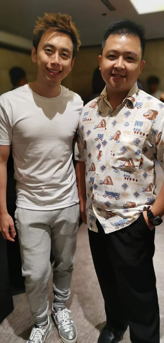 JasonCletus's tweet photo. Attending my #IDOL 's entrepreneurship session back then on 2018, very awe-inspiring person, his words still linger in my head until today.

"You must have hunger, a burning desire inside you, to be successful"

#PengJoon
#FindYourBigWhy https://t.co/QQhAOSOv8l