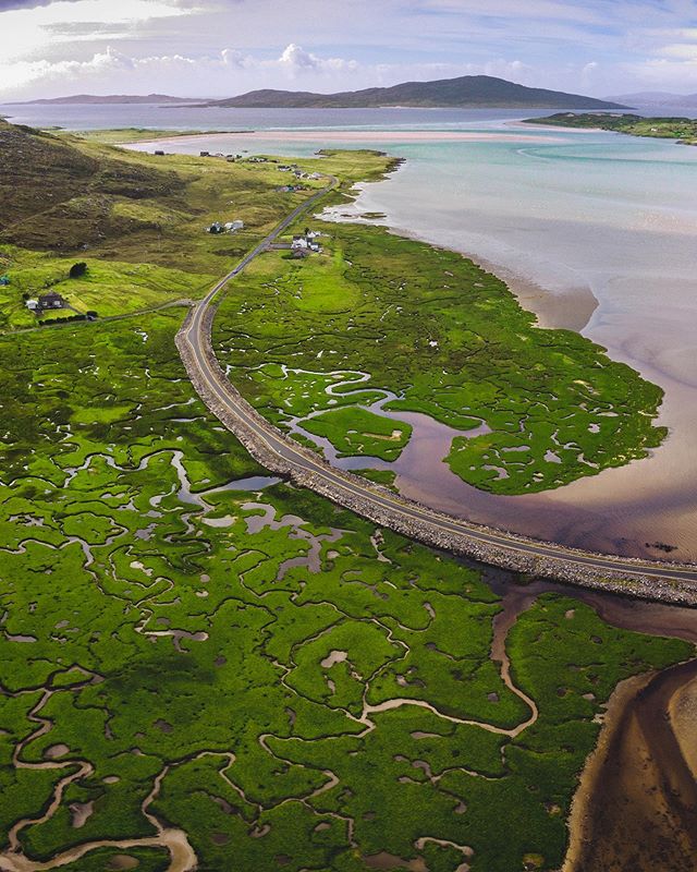 Only in #Scotland can you get views like THIS 💙💚 #YCW2020 📍 Isle of Harris, <a href="/OuterHebs/">Visit Outer Hebrides</a> 📷 IG/calcomacleod.photography #StaySafe