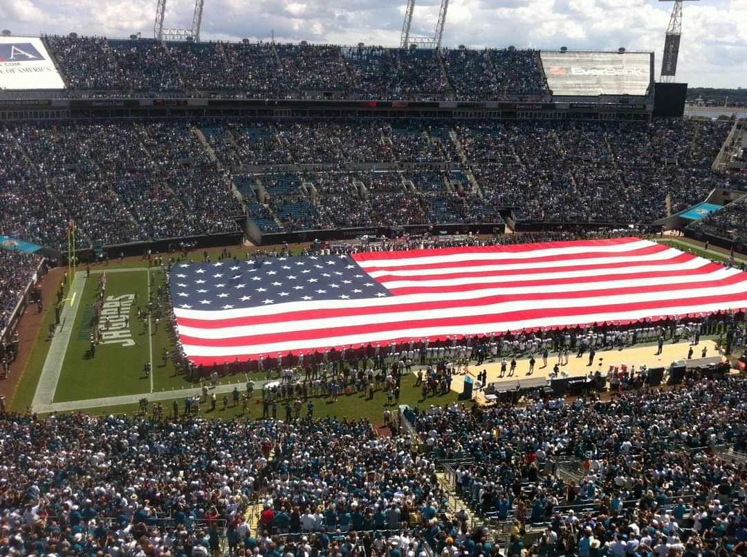 Daley_17's tweet photo. 9 years ago I was at #EverbankField for @Jaguars @Titans!! What a day! Good win for the Jags ! https://t.co/BHNj8ONVmU