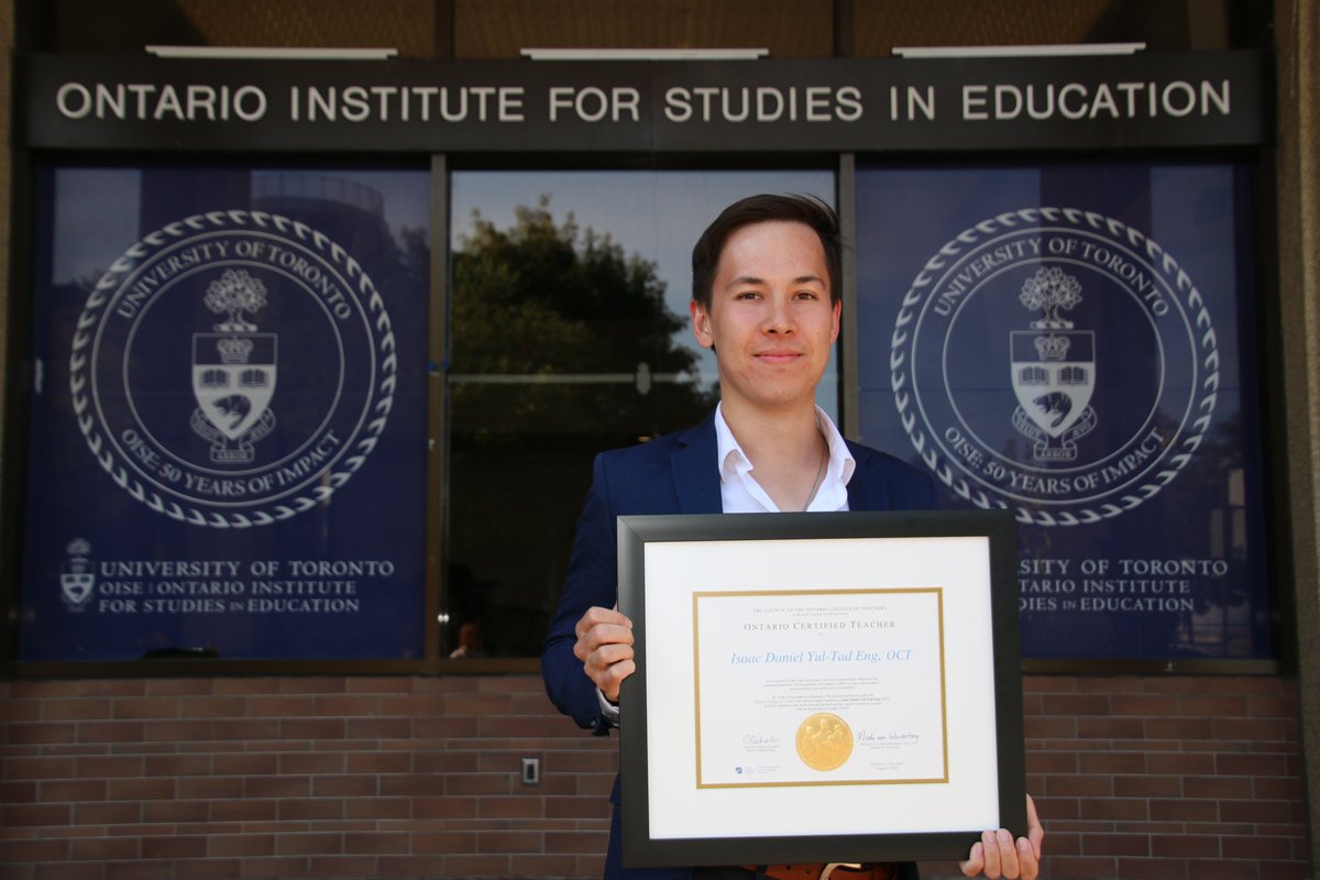 isaacdanieleng's tweet image. COVID Convocation meant no walk across the stage... 
but it also meant no crowds for pictures 🎓

#MasterOfTeaching #OISE #UniversityOfToronto #UofT #Convocation2020