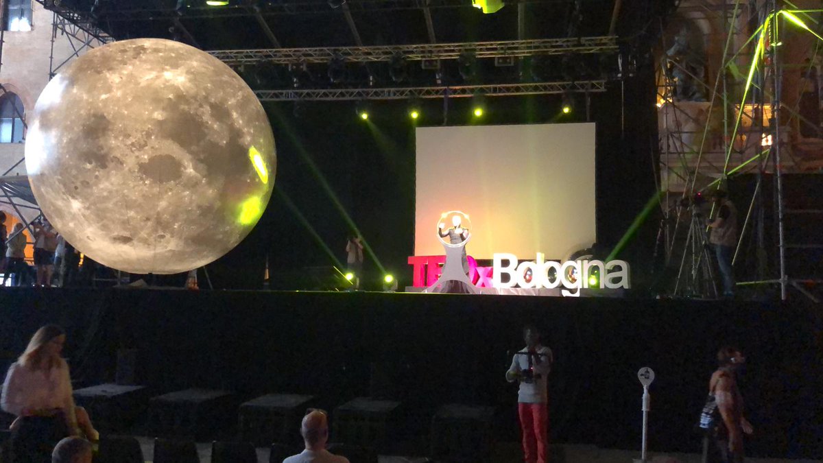 Benvenuti alla X Edizione di #TEDxBologna!
Simone Al Ani con la sua magia, apre l'evento, lasciamoci trasportare in un viaggio fuori dal comune. Ci siamo!
#TEDxBologna #TEDx #TEDxBologna2020 #Outsider #XEdition